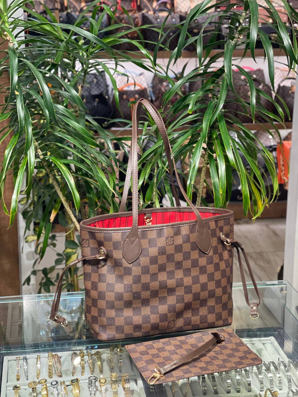 What's in my Louis Vuitton neverfull 2022 